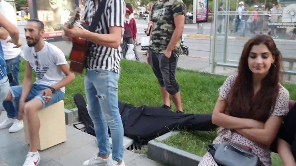Galiba - Sevdiğine böyle mi yapar seven sözleri - Grup Orfe07 Antalya Sokak Müzisyenleri
