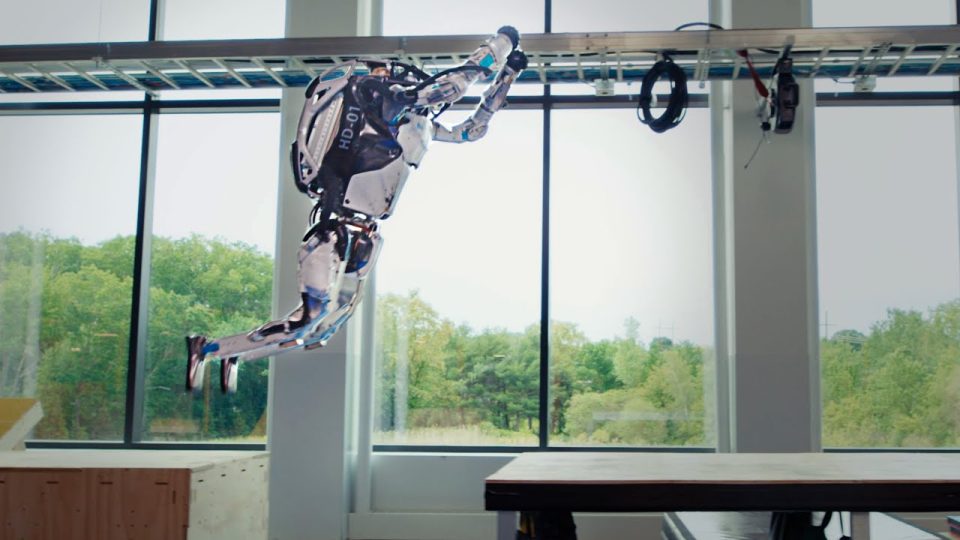 Bunun içinde insan yok ! Bu bir robot !