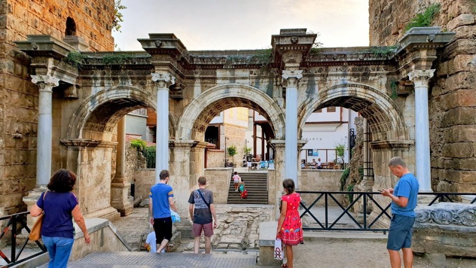 Antalya Üç Kapılar - Hadrian Kapısı Antalya Turistik Yerler Tarihi Mekanlar