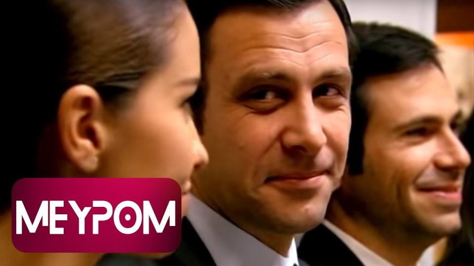 Üflediler Söndüm - Otur baştan yaz beni sözleri