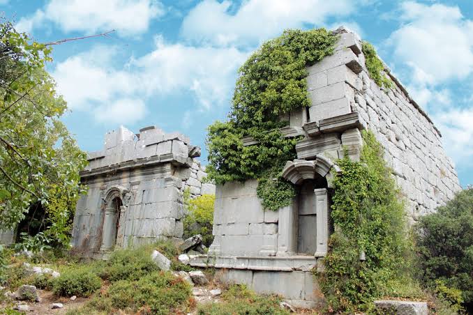 Termessos Antikkenti ve Güllük Dağı Doğası Termessos ancient city - Gulluk Mountain Nature