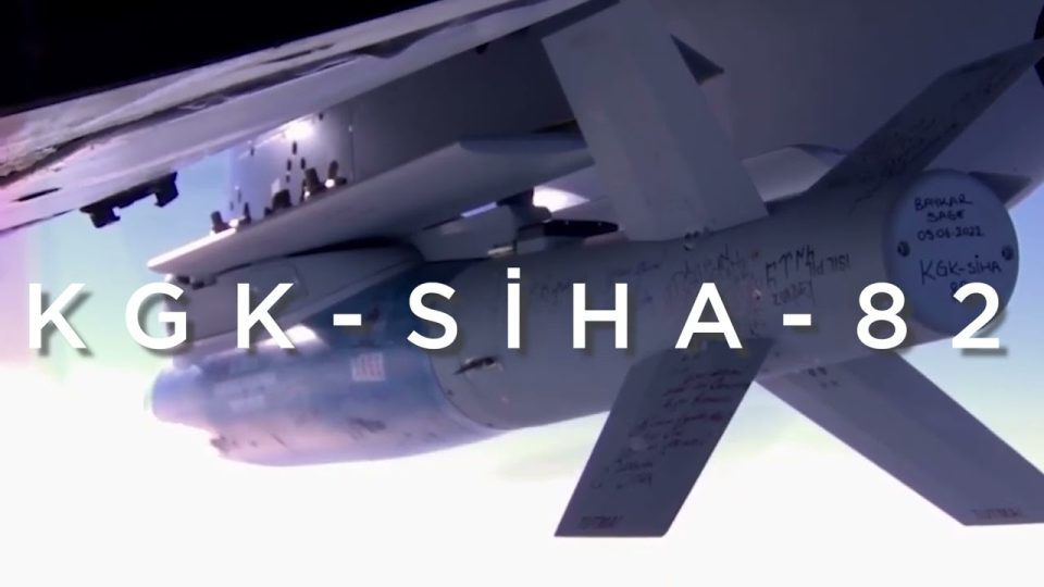 BAYRAKTAR AKINCI TİHA KGK-SİHA-82 İLE İLK ATIŞ TESTİ