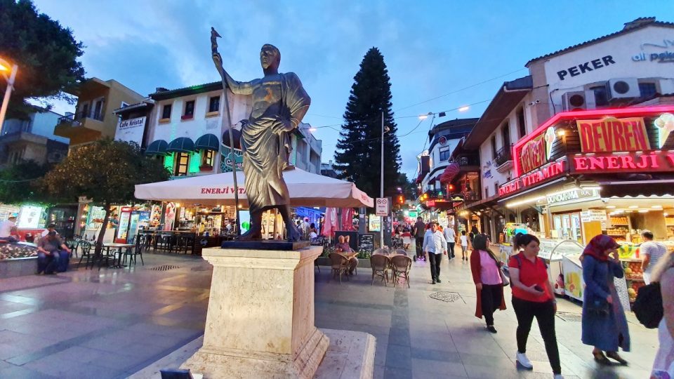 Kale Kapısı - Saat Kulesi - Kapalı Yol Antalya Manzara