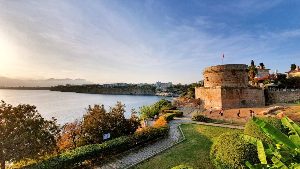 Antalya Karaalioğlu Parkı - Hıdırlık Kulesi Antalya Turistik Yerleri