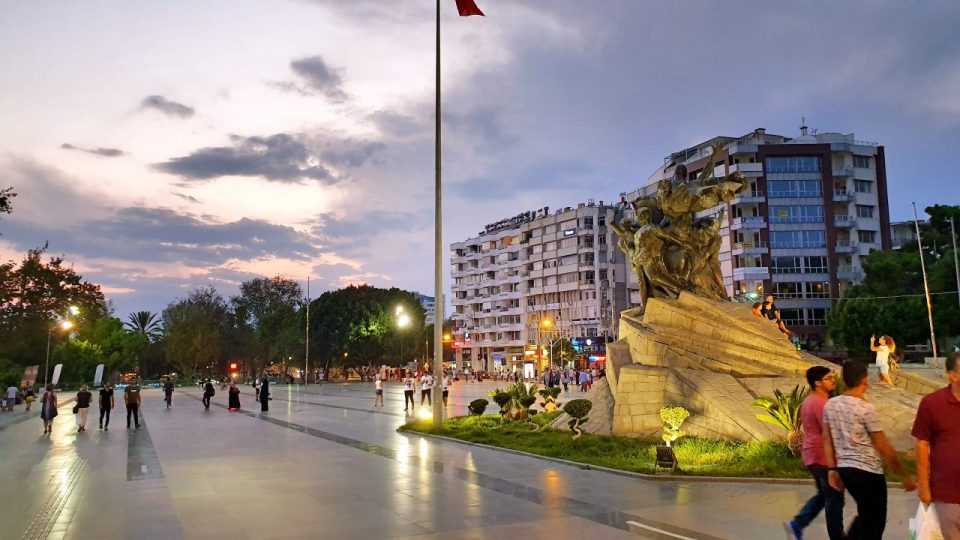 Atatürk Meydanı Akşam Üzeri Manzara
