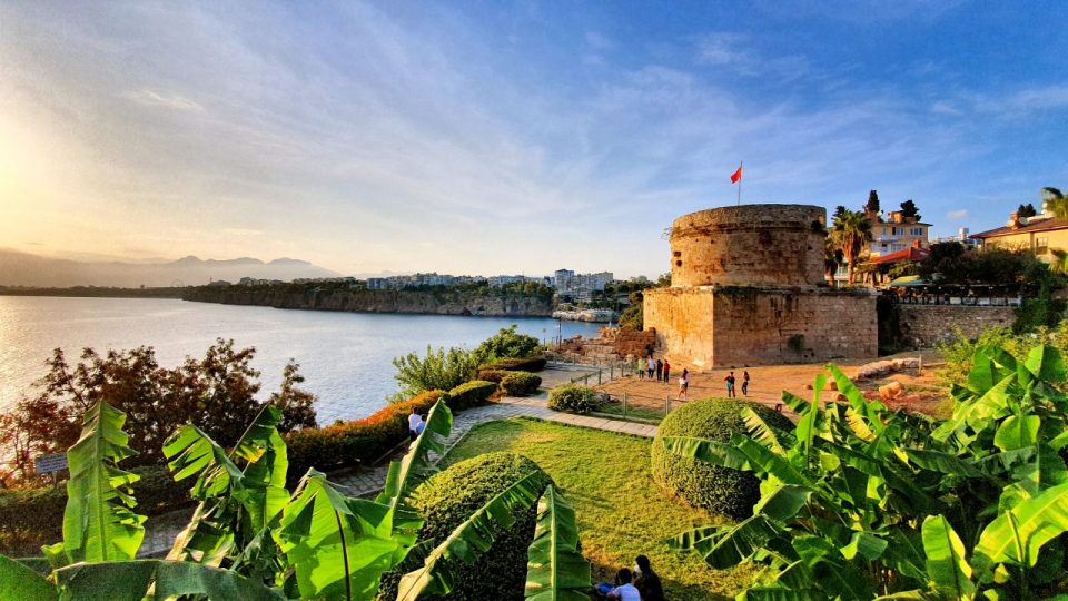 Hıdırlık Kulesi - Karaalioğlu Parkı Antalya Görülecek Yerleri