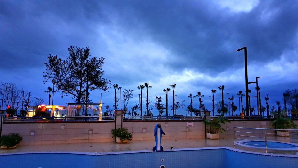 Antalya'da kapalı havada gökyüzü ve bulutlar