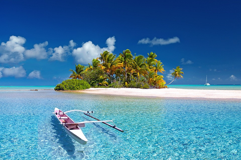 Escape to the Breathtaking Paradise of Fakarava Atoll in French Polynesia - A Blue Nature Lover's Dream