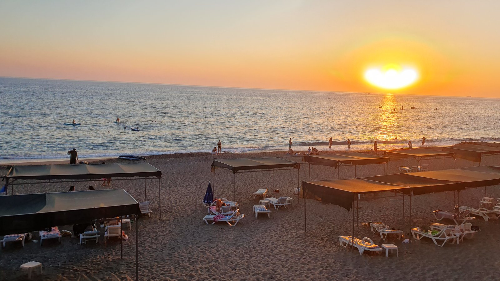 Gazipaşa'nın incisi Kızılin Beach'te günbatımı büyüleyici bir tablo sunuyor. Tur
